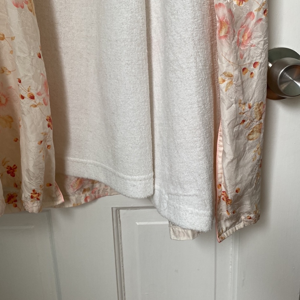 Floral Silk Robe - Picture 9 of 10